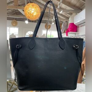 louis vuitton neverfull tote MM black leather epi